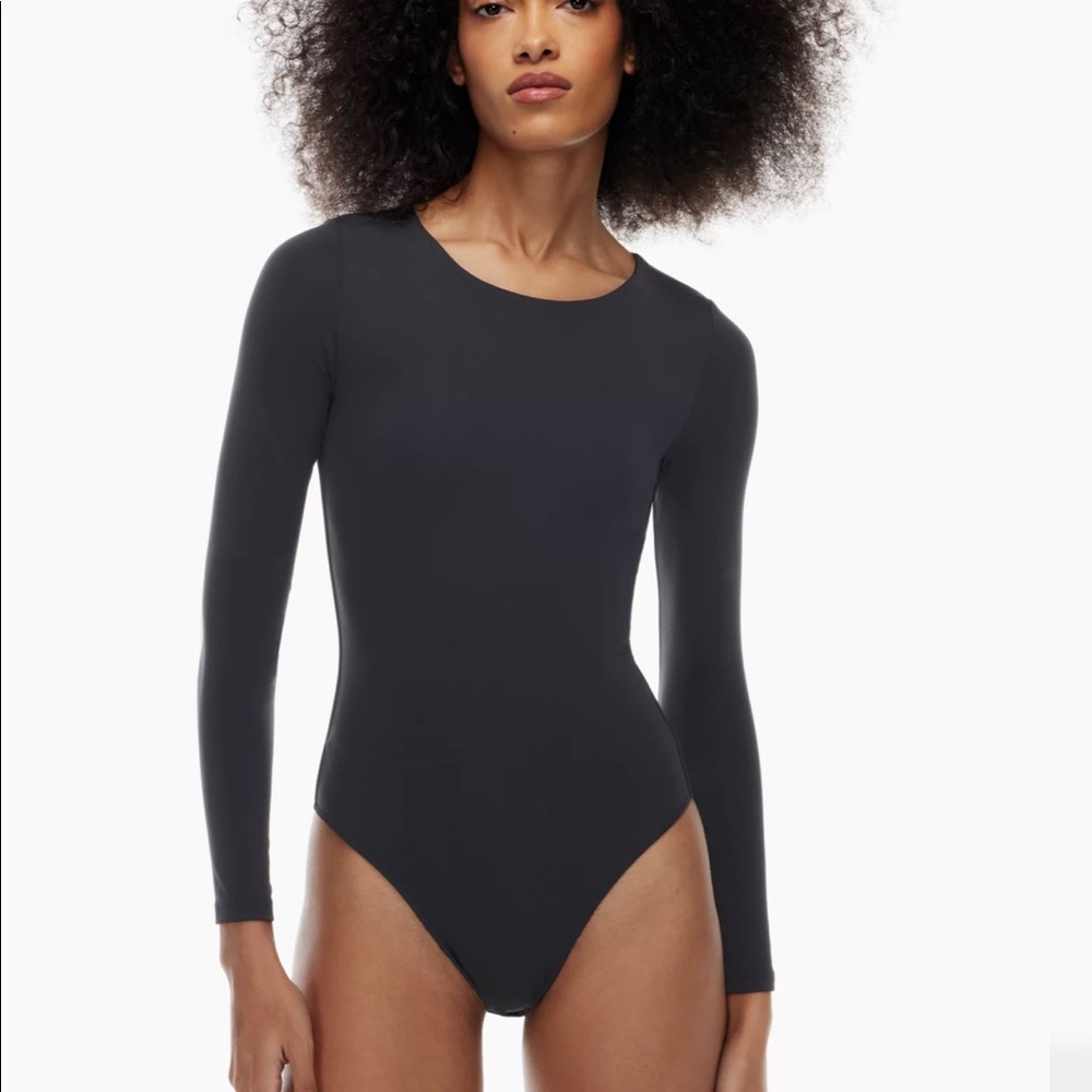 Aritzia contour bodysuit crew neck XL